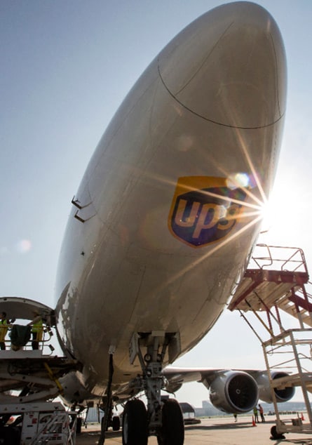 Loading cargo onto airplane